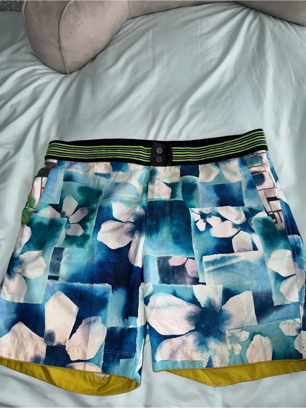 Robert Graham Men’s Floral Classic Fit Board Shorts